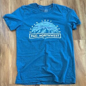 The great PNW blue mountain print tee